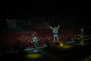 Slash, Axl Rose y Duff McKagan en el Centenario