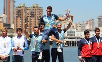Felipe Kluver, Bruno Cetraro, Marcos Sarraute y Leandro Salvagno con su oro en cuádruple par.