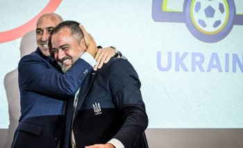 La alegría de Rubiales, presidente de la RFEF, con el presidente de la Federación de Ucrania, Andriy Pavelko