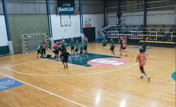 Golpiza en un partido de handball en Argentina