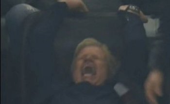 La reacción de bronca de Oliver Kahn cuando Borussia Dortmund le empató en la hora a Bayern Múnich