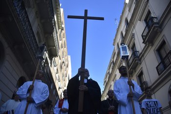 Archivo, celebración del Vía Crucis en Montevideo