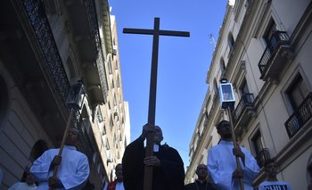 Archivo, celebración del Vía Crucis en Montevideo