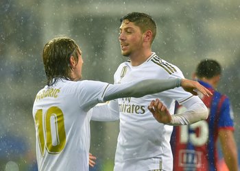 Luka Modric aplaudió a Valverde por sus goles en la práctica