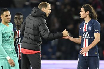 Cavani y Tuchel se saludan tras el partido ante Lille