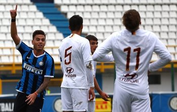 Matías Fonseca festeja un gol en las inferiores de Inter