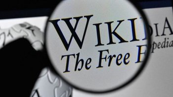 Wikipedia prohibió a siete editores activos a favor de Pekín y eliminó los poderes administrativos de otros 12.