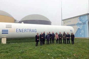 El ministro de Industria encabeza una gira por Europa para buscar inversiones para hidrógeno verde. 