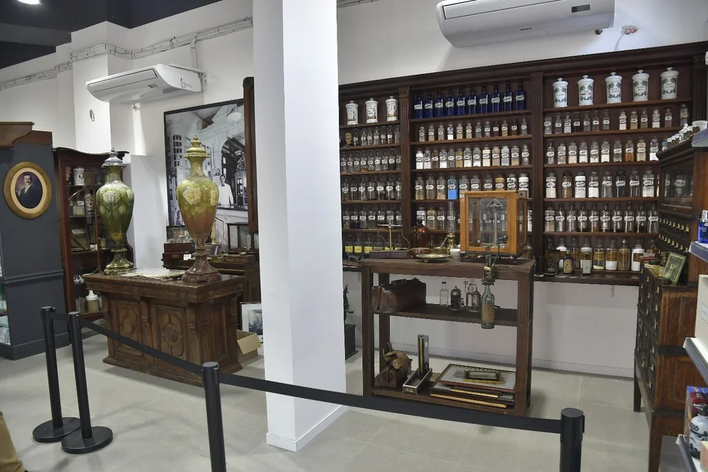 A tour of the museum pharmacy that made history in Atahualpa and revived the collapse