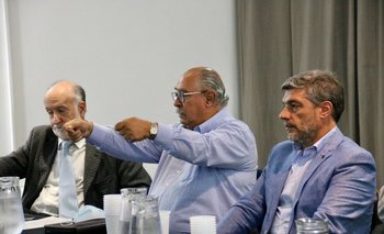 Giuria y Martínez en una de las reuniones en el interior del país