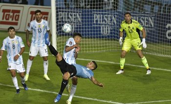 Luis Suárez ante Argentina