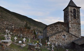 Iglesia y cementerio de Sant Sadurní (Meranges, Girona) 