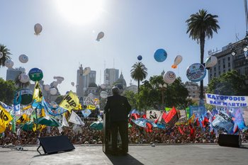 El presidente argentino encabezó un acto este miércoles en la Plaza de Mayo, en Buenos Aires
