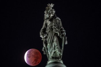Eclipse lunar "casi total" en Washington DC, Estados Unidos