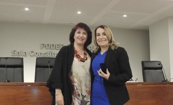 A la izquierda, la ministra de la Suprema Corte Elena Martínez Risso y a la derecha Doris Morales, ministra del Tribunal de Apelaciones