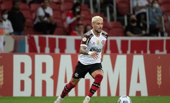 Giorgian De Arrascaete volvió a jugar en el partido que Flamengo derrotó a Internacional de Porto Alegre
