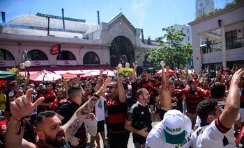 Hinchas de Flamengo y Palmeiras en el Mercado del Puerto
