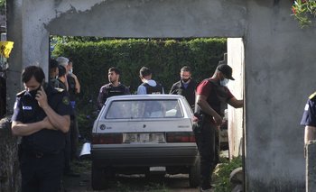 El Volkswagen Gol de Lucas Zanolli en la residencia en la que encontraron su cuerpo