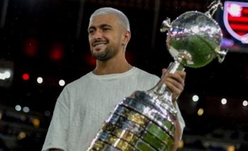 Giorgian De Arrascaeta con su segunda Copa Libertadores ganada con Flamengo