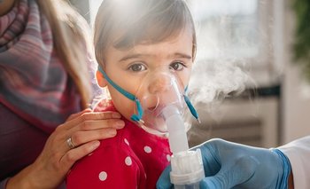 Niños con enfermedades respiratorias han colmado las guardias pediátricas en varios países