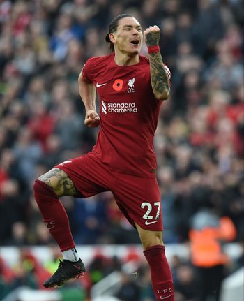 Darwin Núñez celebra uno de sus dos goles para Liverpool de este sábado ante Southampton
