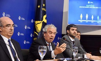 El ministro del Interior, Luis Alberto Heber, durante la presentación de las cifras de delitos del tercer trimestre de 2022