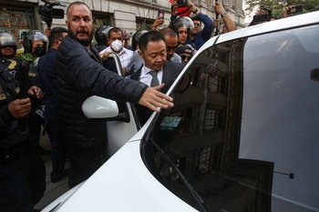 Kenji Fujimori, excongresista de Perú e hijo del expresidente Alberto Fujimori, abandona la cámara especial criminal de la Suprema Corte en Lima