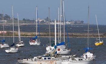El Kuenda, el velero argentino varado en Montevideo desde 2008