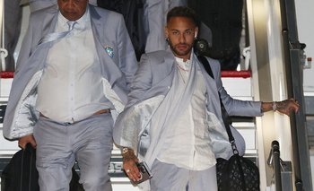 Neymar en la llegada a Qatar