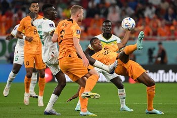 Holanda y Senegal disputan los minutos finales
