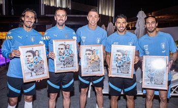 El homenaje de la selección a Godín, Suárez, Cavani, Muslera y Cáceres