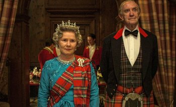 Imelda Staunton interpreta a la reina Isabel II y Jonathan Pryce al príncipe Felipe en la nueva temporada de "The Crown".