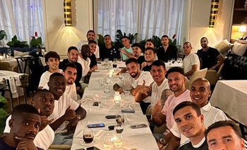 El seleccionado de Portugal, próximo rival de Uruguay este lunes, aprovechó un rato libre para ir a cenar en Qatar y fue todo el grupo