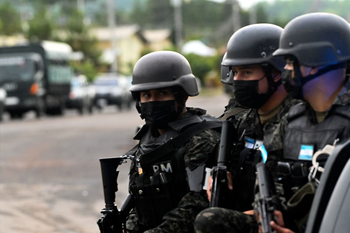 Miembros de la Policía Militar de Orden Público (PMOP) hondureña