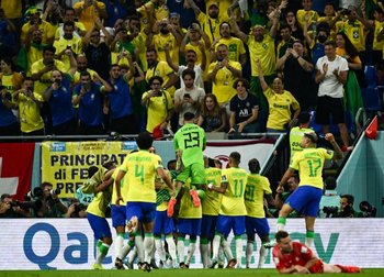 Brasil, ya clasificado, juega frente a Camerún