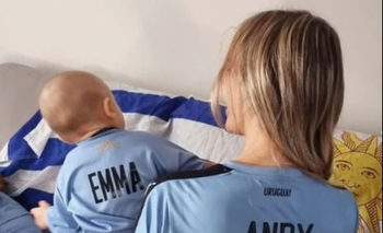 Andy Vila y su hija Emma alentando a la selección