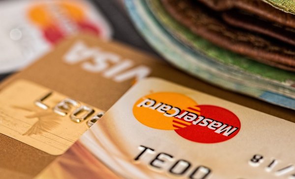 the credit card clause that returns the difference when the same product is found cheaper