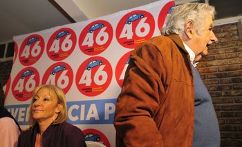 Foto de archivo. José Mujica y Carolina Cosse