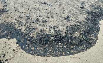 Limpieza de derrame de petroleo, balneario Buenos Aires, Maldonado