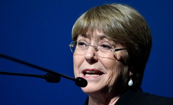 "Ya no soy una mujer joven y después de una larga y rica carrera, quiero volver a mi país, con mi familia", dijo Bachelet
