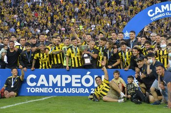 Peñarol celebra el título del Clausura