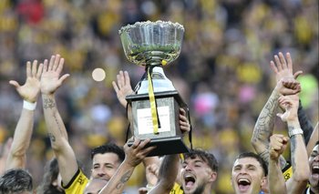 Peñarol celebra su título del Torneo Clausura