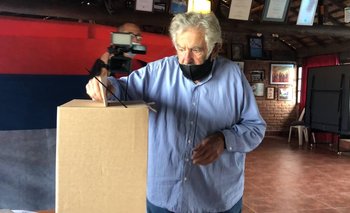 José Mujica votó este domingo en la interna frenteamplista en el Quincho de Varela