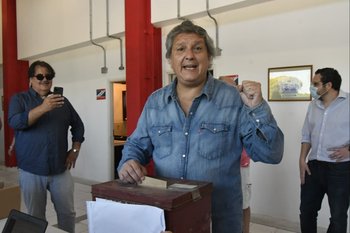  Pablo Durán votó en la mañana en el Gran Parque Central