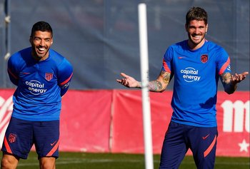 Luis Suárez y Rodrigo De Paul entrenaron este sábado entre sonrisas en Atlético de Madrid previo al clásico ante Real Madrid de este domingo