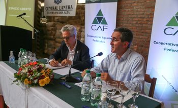 Vicente Plata y Pablo Perdomo firmaron el acuerdo por FAO y CAF. 
