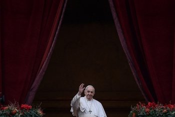 El Papa Francisco dio su mensaje de navidad con énfasis en los conflictos mundiales y las consecuencias de la pandemia