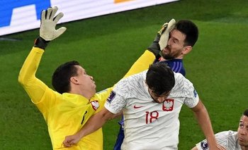 La mano de Szczesny en la cara de Messi