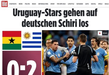 La portada del diario Bild de Alemania con el bochornoso final entre Uruguay y Ghana, y algunos jugadores celestes contra el árbitro Daniel Siebert