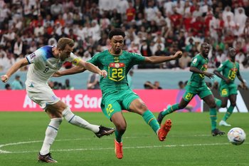 Abdou Diallo no llegó a bloquear el remate de Harry Kane: 2-0
